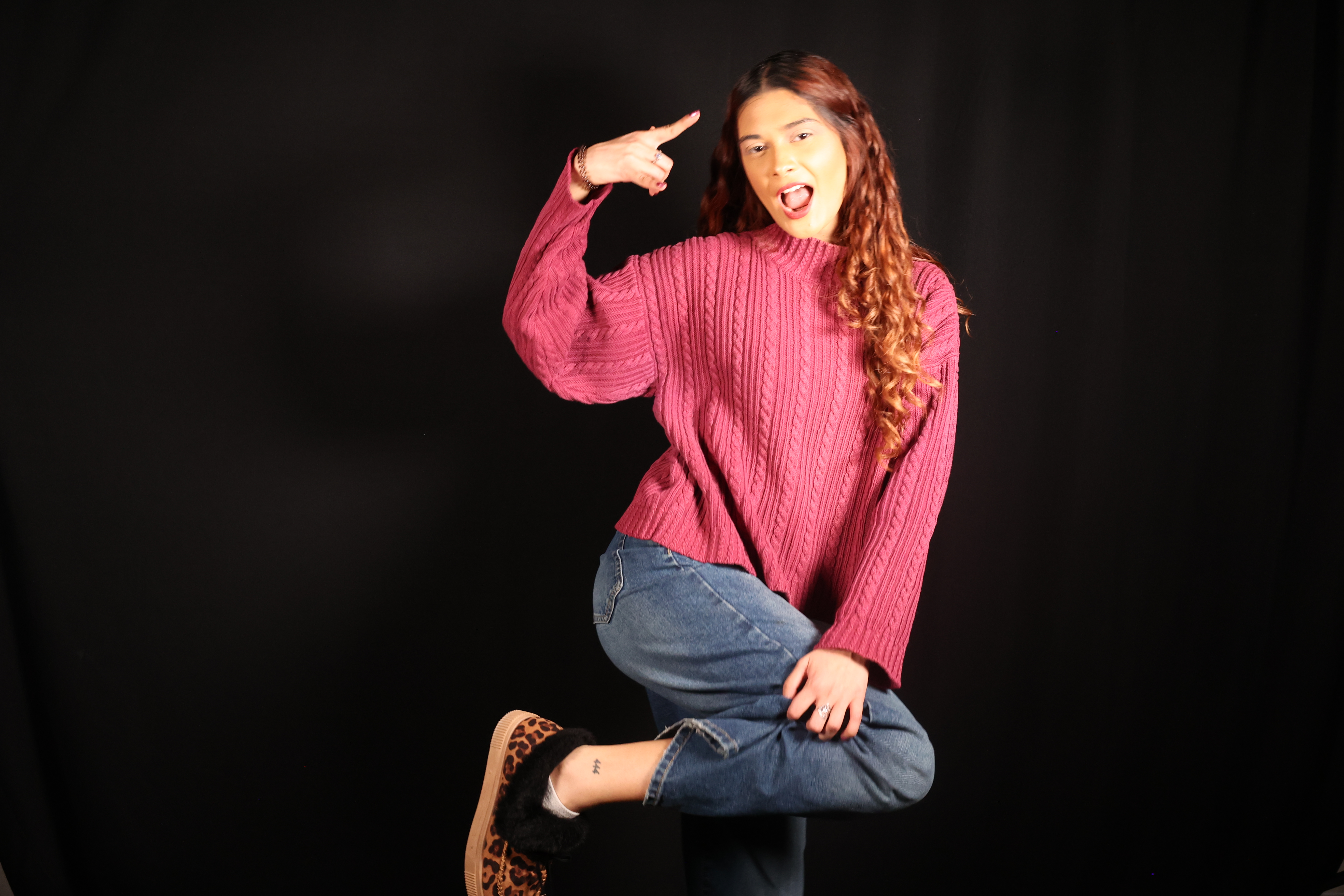 Suraya, owner of exactly one (1) tattoo